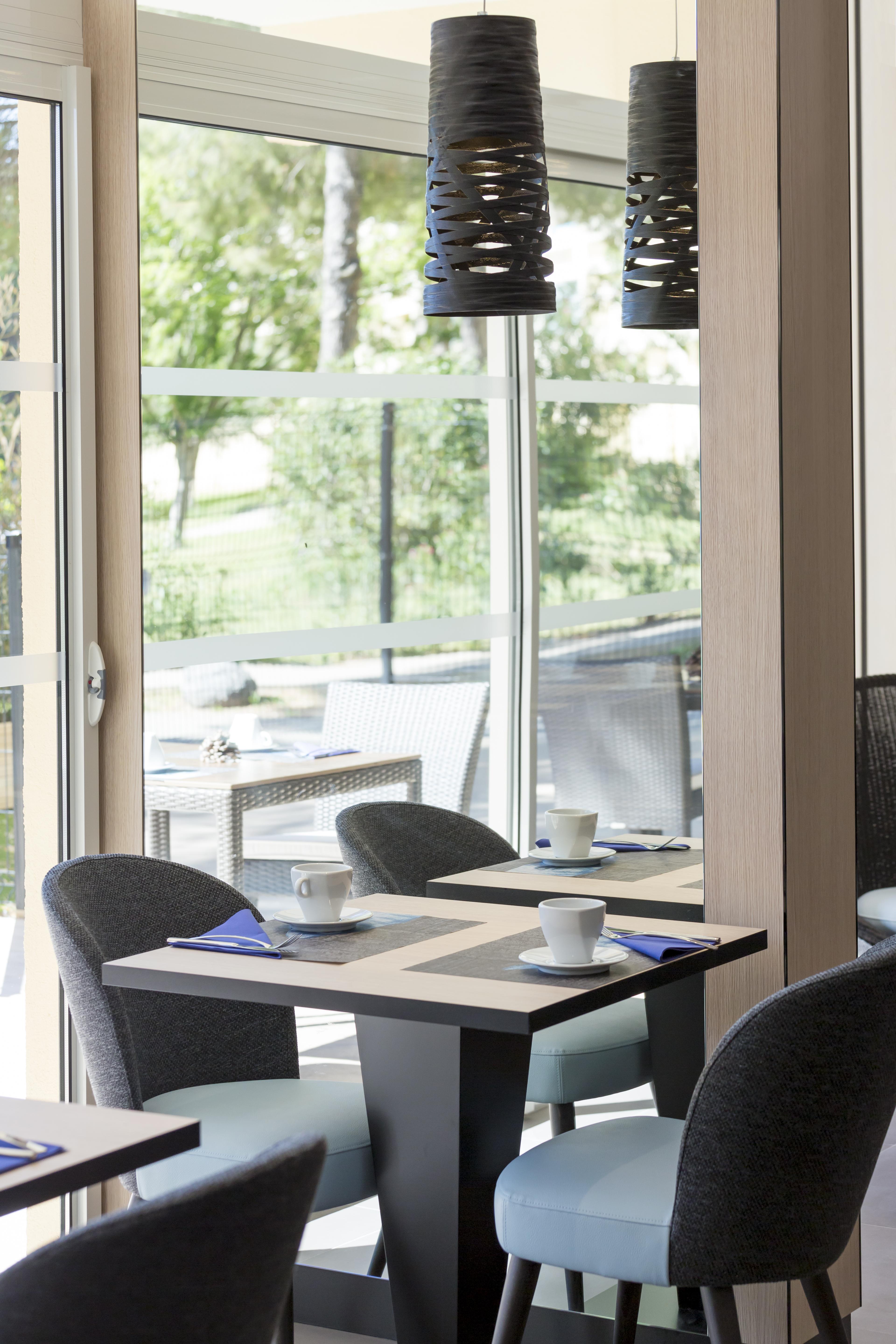 Logis Hotel Les Pins - Operalia Balaruc-les-Bains Buitenkant foto