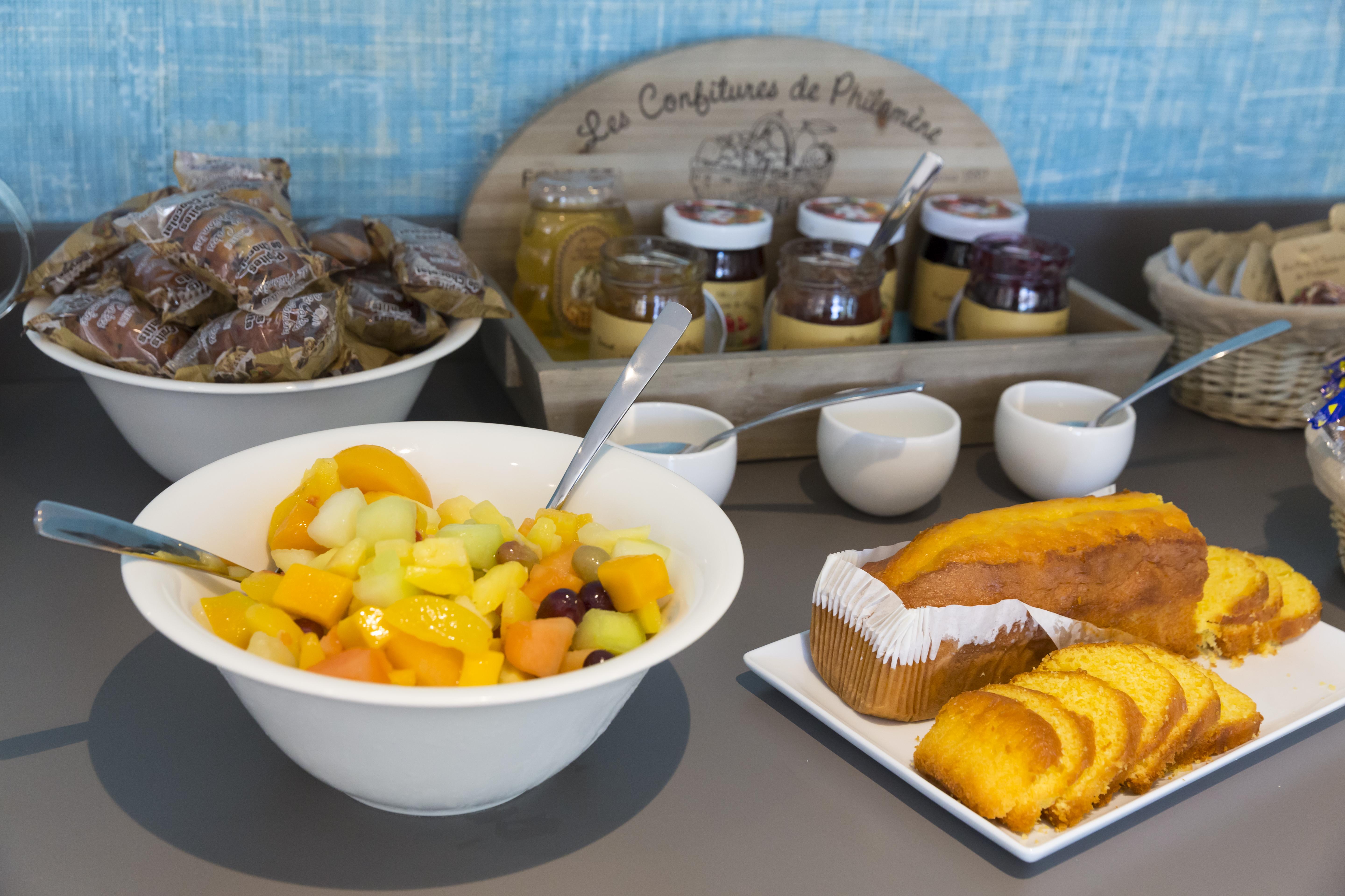 Logis Hotel Les Pins - Operalia Balaruc-les-Bains Buitenkant foto